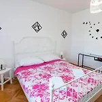 Zmika Apartment