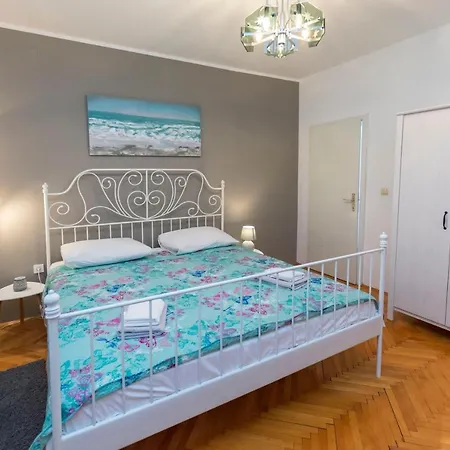 Apartment Zmika *