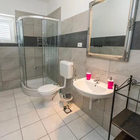 Apartment Zmika *