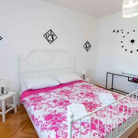Zmika Apartment