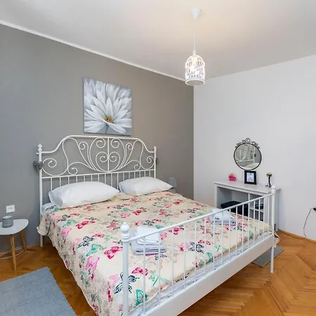 Zmika Apartment *